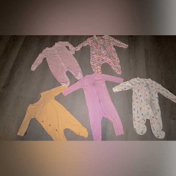 Bundle of 9 Baby girl sleepers - Picture 2 of 3